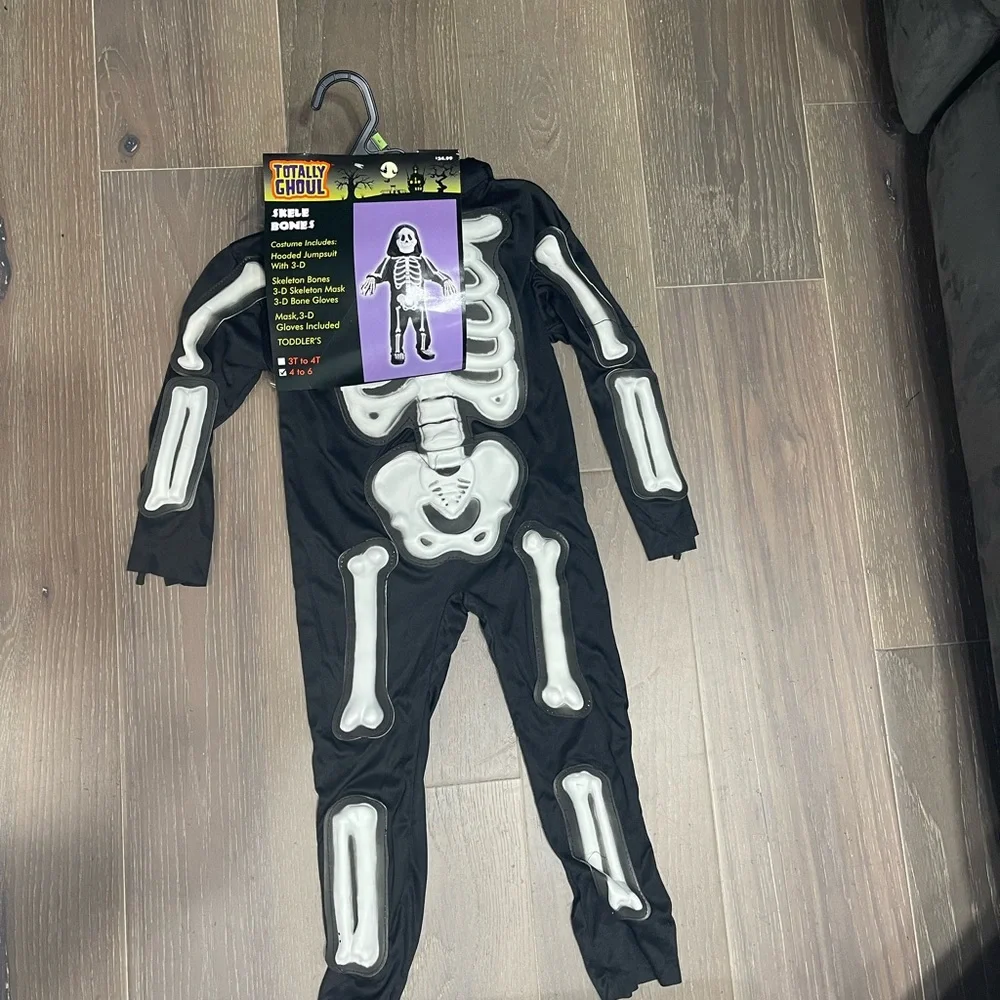 Totally Ghoul skele bones skeleton costume. NWT 4-6(hs)